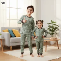 بلوز راحتی بچگانه سبز طرح سگ با یقه و مچ قهوه‌ای، طراحی شیک و خوشگل