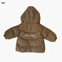 نمای پشت کاپشن بچگانه دخترانه رنگ شتری