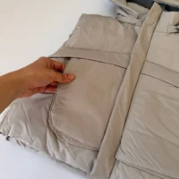 کاپشن بدون آستین بچه‌گانه رنگ کرم خاکی با کیفیت عالی و گرم