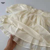 پیراهن کلوش بچگانه وارداتی رنگ شیری با طراحی کلاسیک