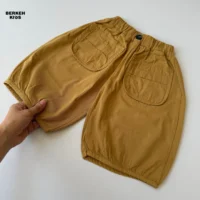 شلوارک کتان بچگانه وارداتی رنگ خردلی با دو جیب پاکتی بزرگ در جلو