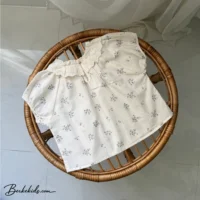 طراحی پشت لباس و دکمههای ظریف یقه در شومیز بچه گانه لینن
